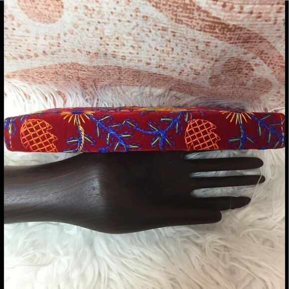 Embroidered zip clutch   - Picture 6 of 7